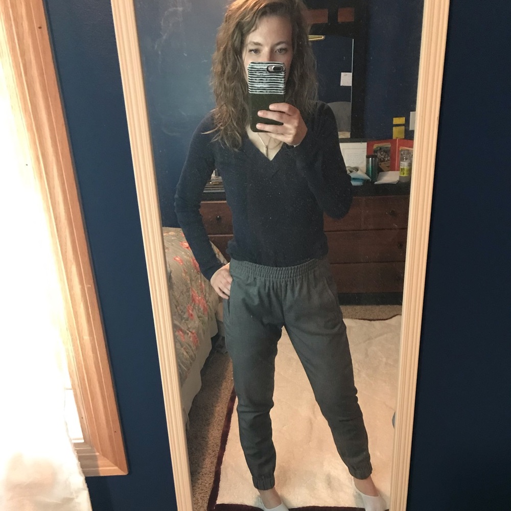 Banana Republic Essential Vee Classic Navy Sweater